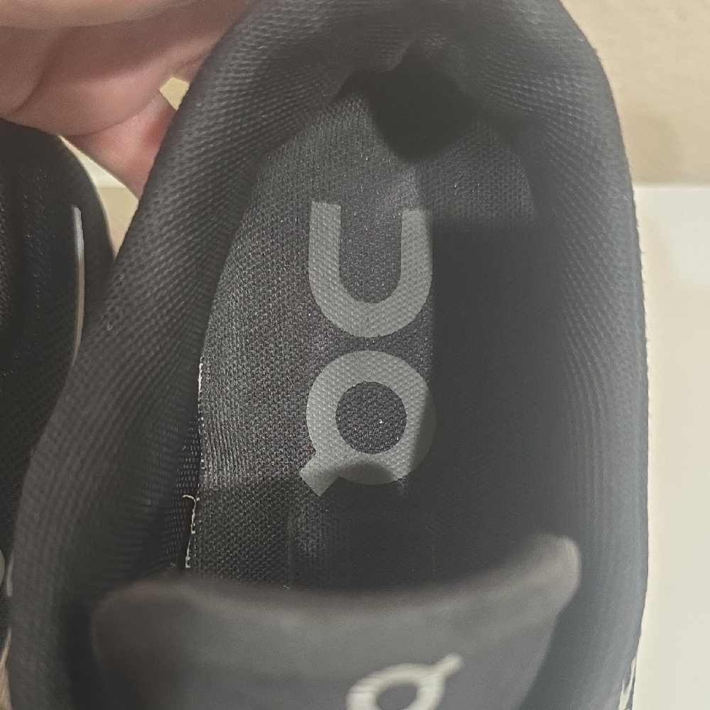 🖤 On Running 5 Black and White Sneakers - Picture 2 of 12
